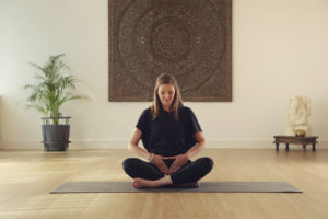 posture yoga endometriose